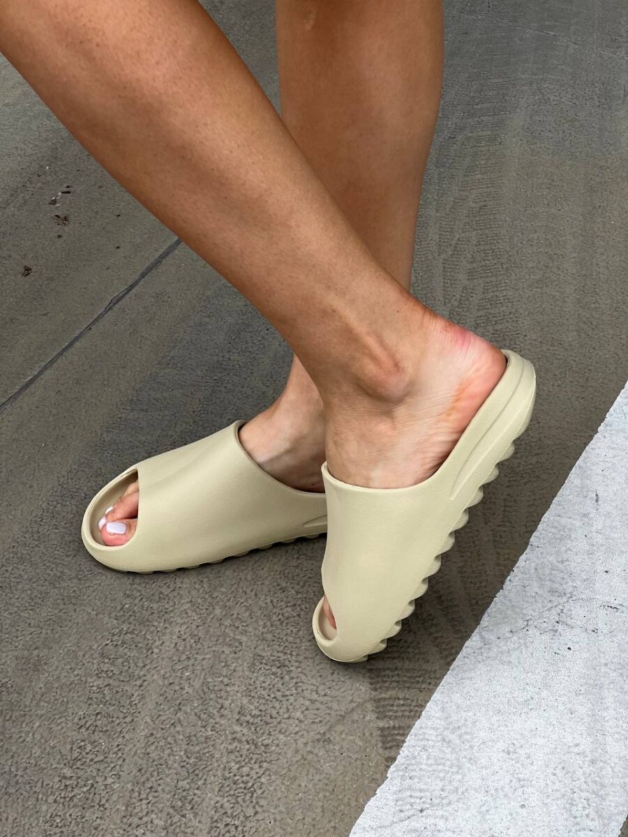 Adidas Yeezy Slide “Bone”
