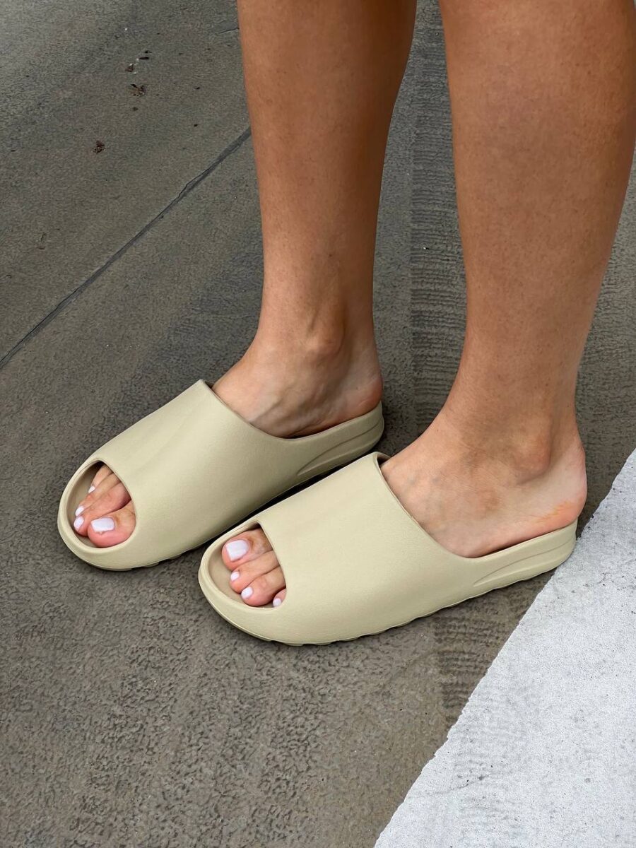 Adidas Yeezy Slide “Bone”