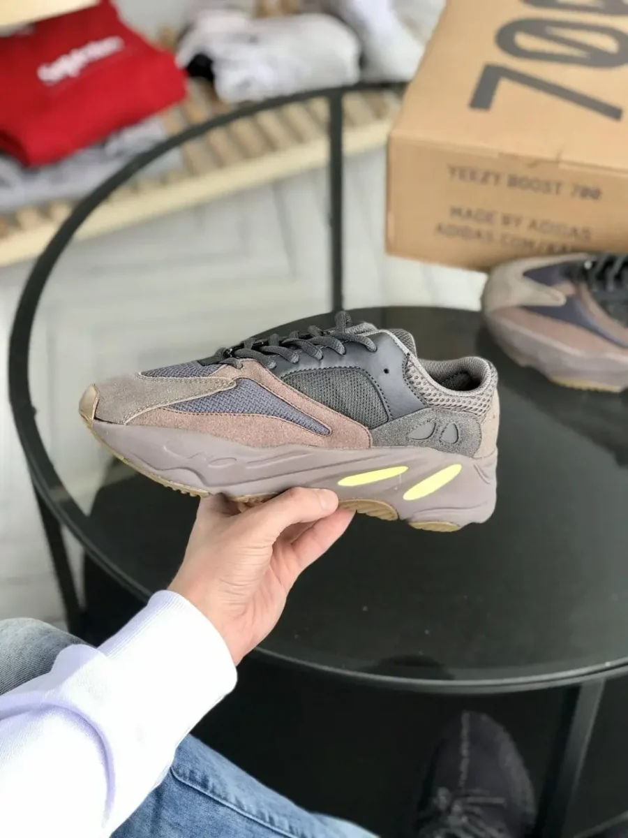 Adidas Yeezy Runner Boost 700 Mauve
