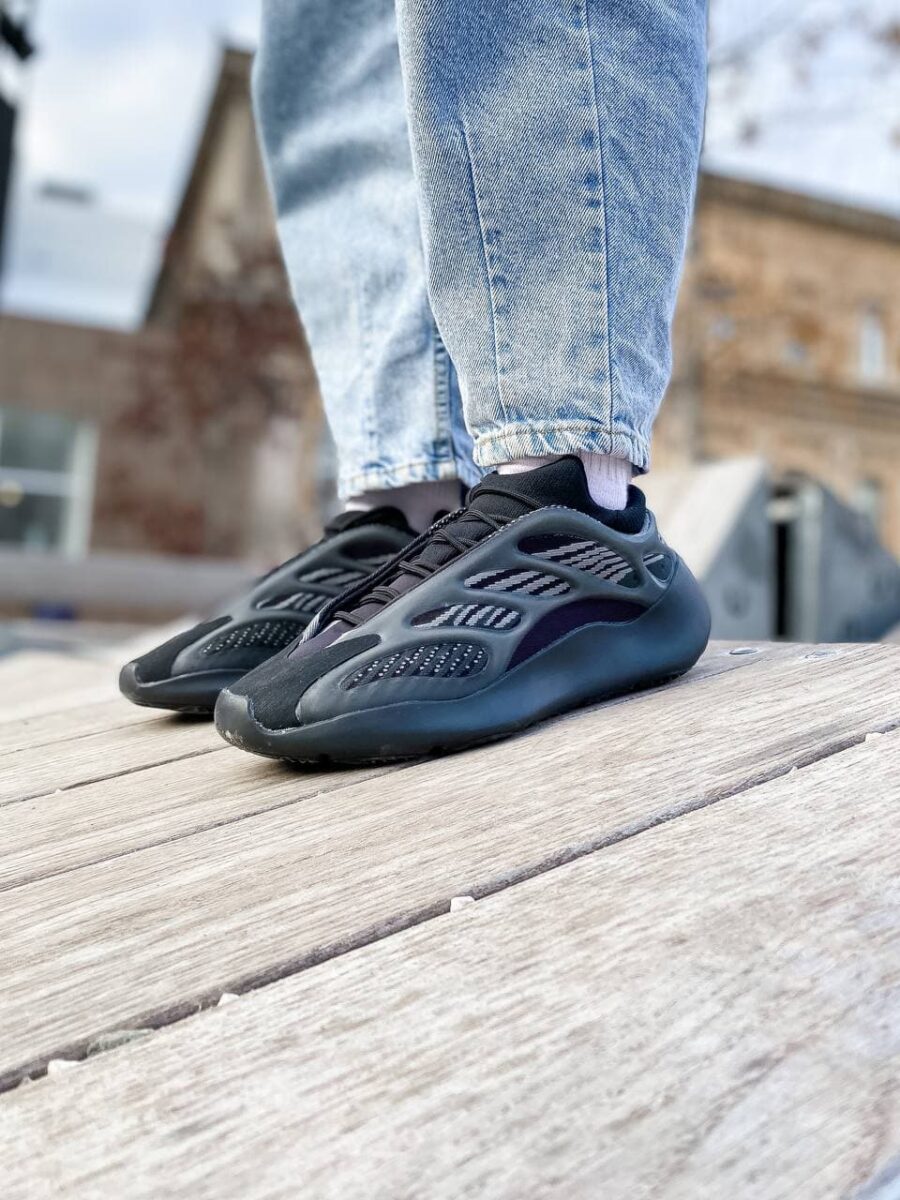 Adidas Yeezy Boost 700 V3 Alvah