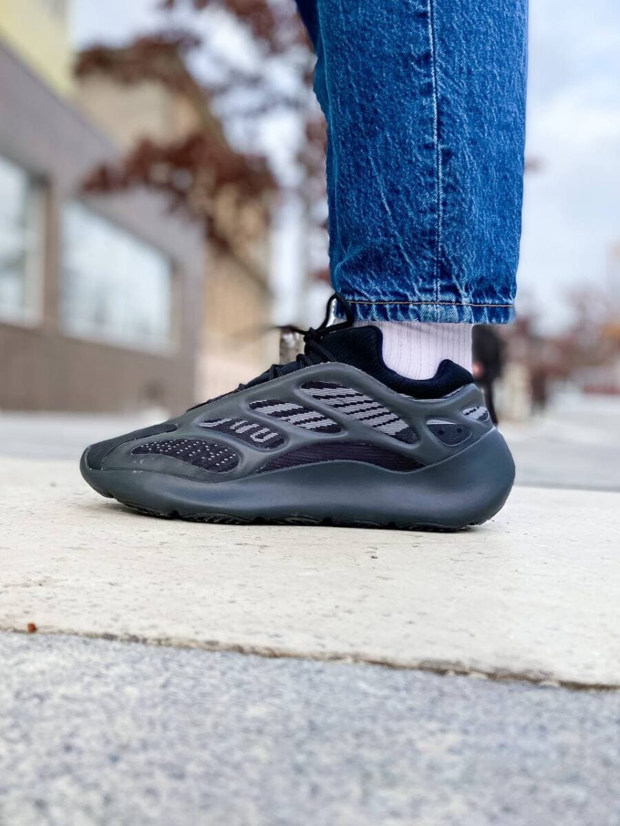 Adidas Yeezy Boost 700 V3 Alvah