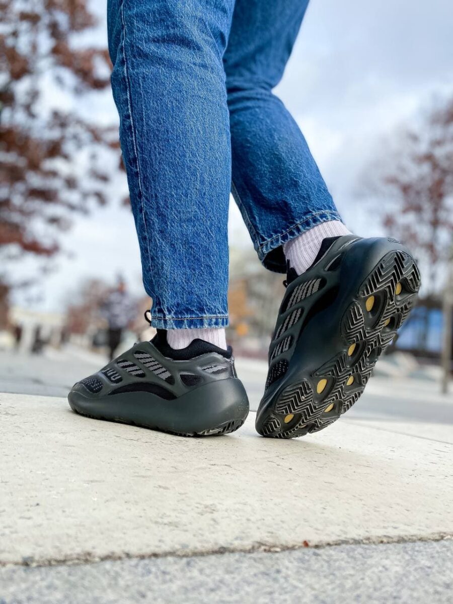 Adidas Yeezy Boost 700 V3 Alvah