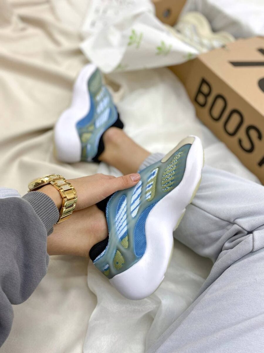 Adidas Yeezy Boost 700 V3 Arzareth