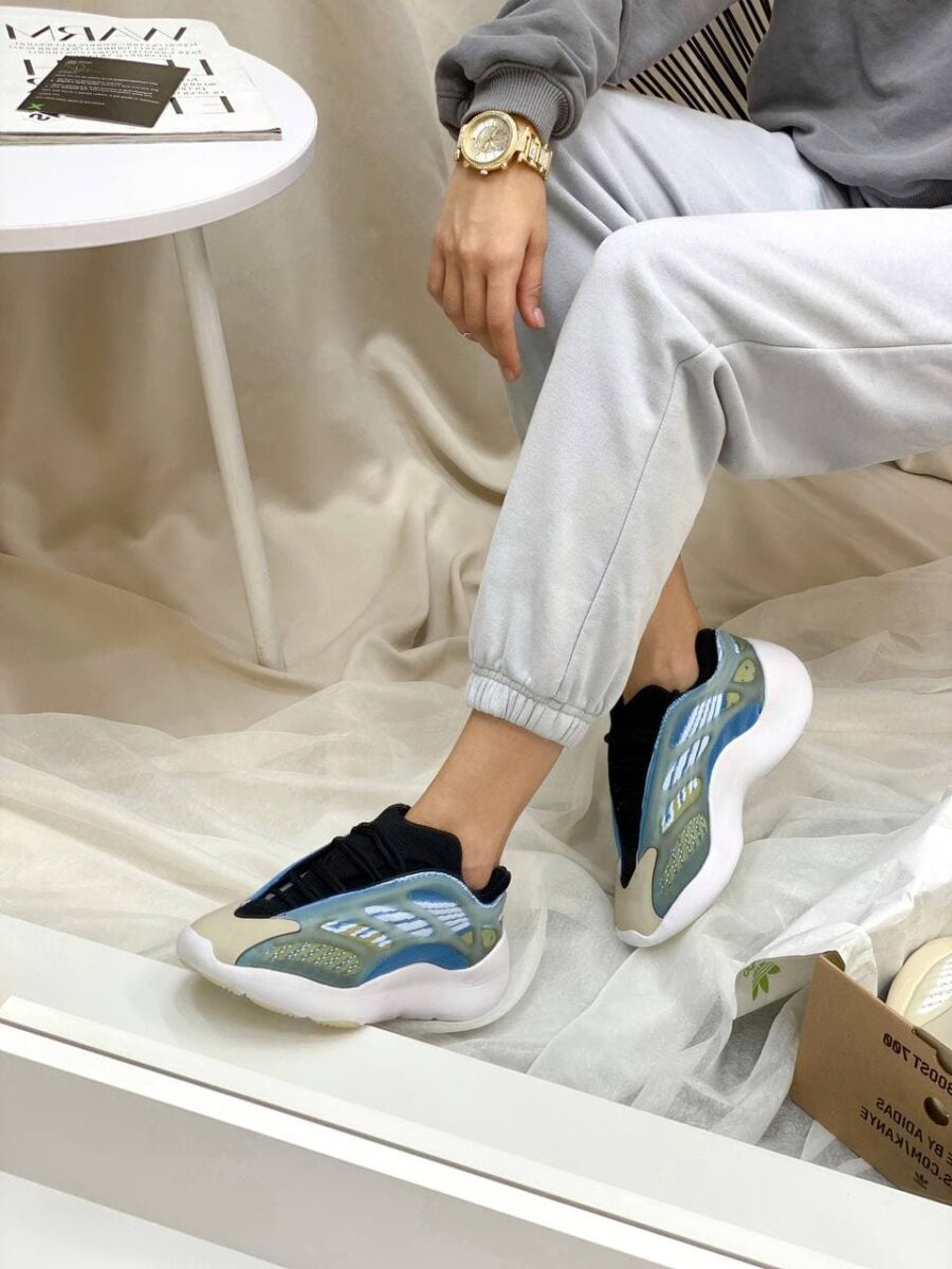 Adidas Yeezy Boost 700 V3 Arzareth