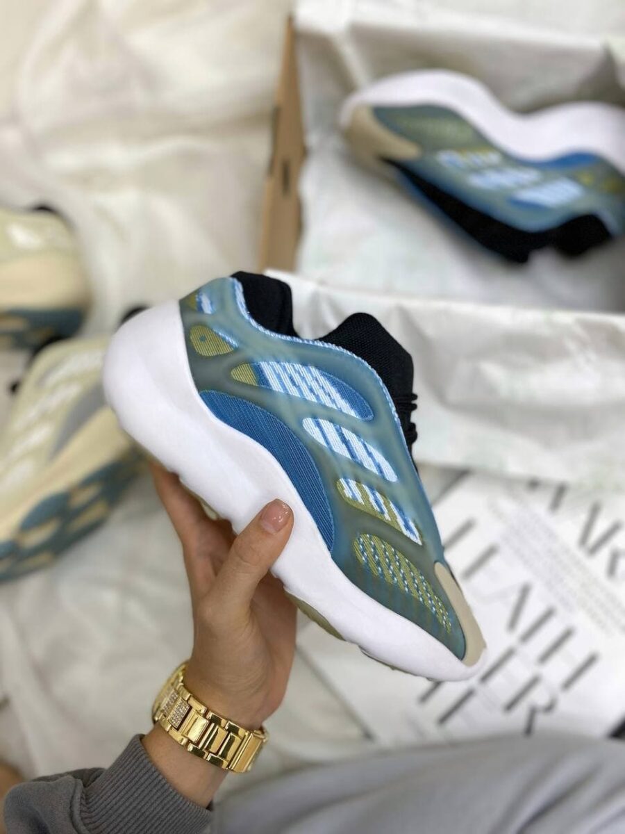 Adidas Yeezy Boost 700 V3 Arzareth