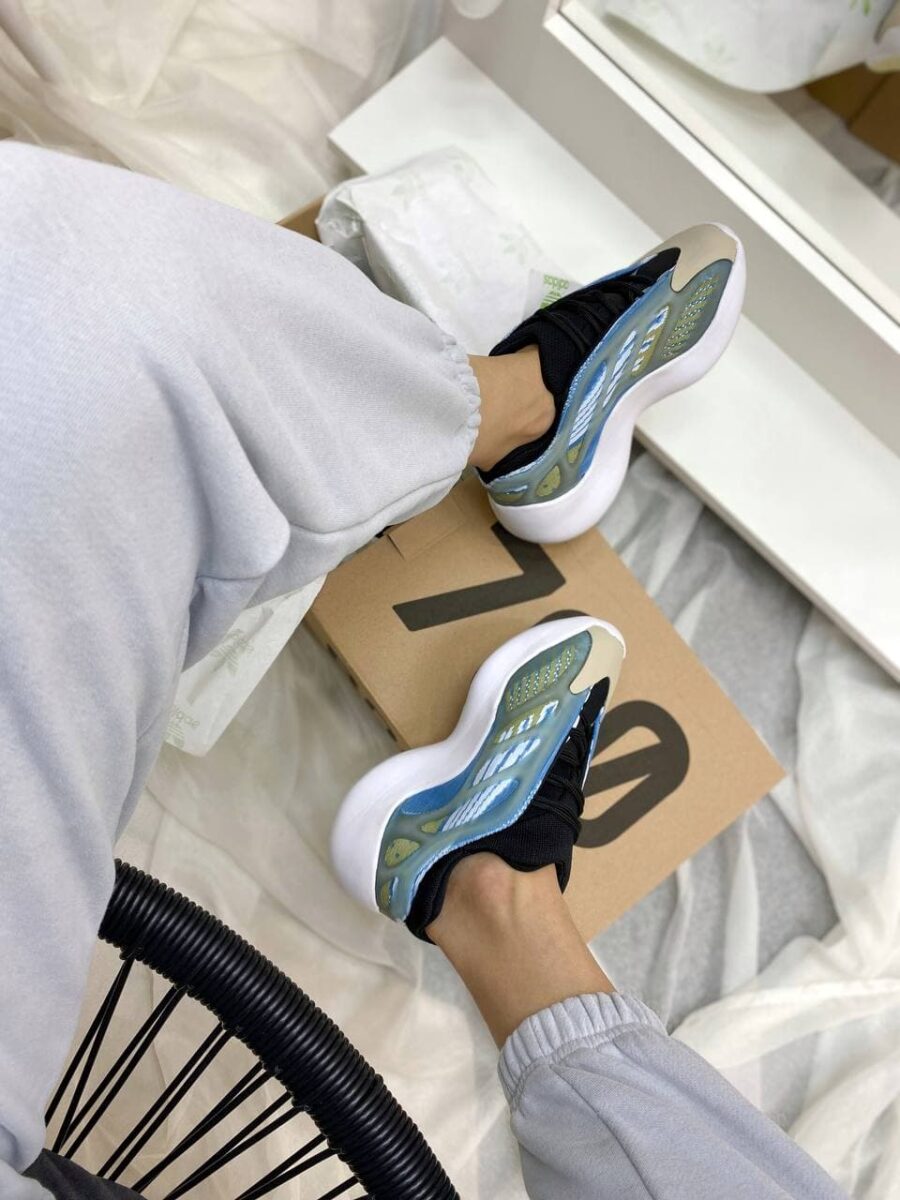 Adidas Yeezy Boost 700 V3 Arzareth