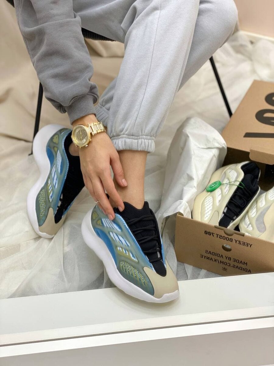 Adidas Yeezy Boost 700 V3 Arzareth