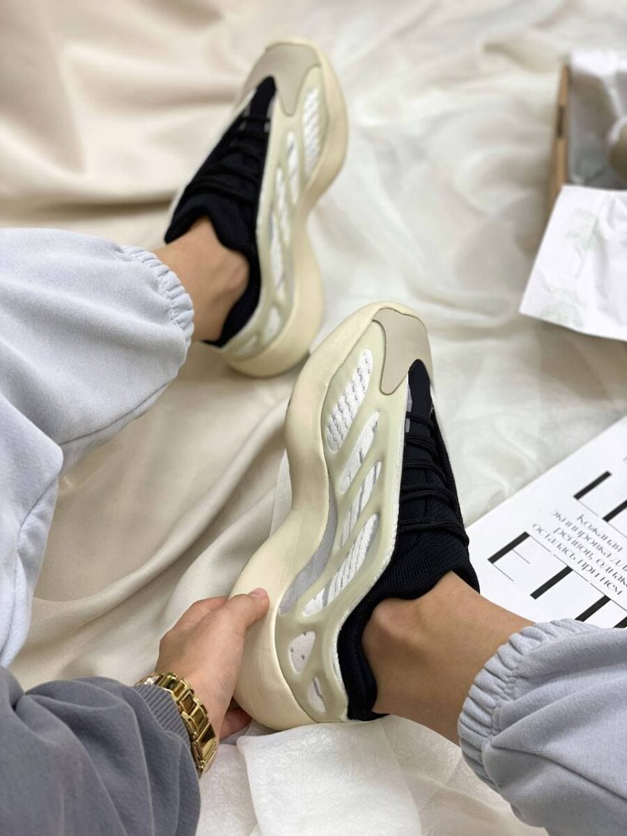 Adidas Yeezy Boost 700 V3 Azael