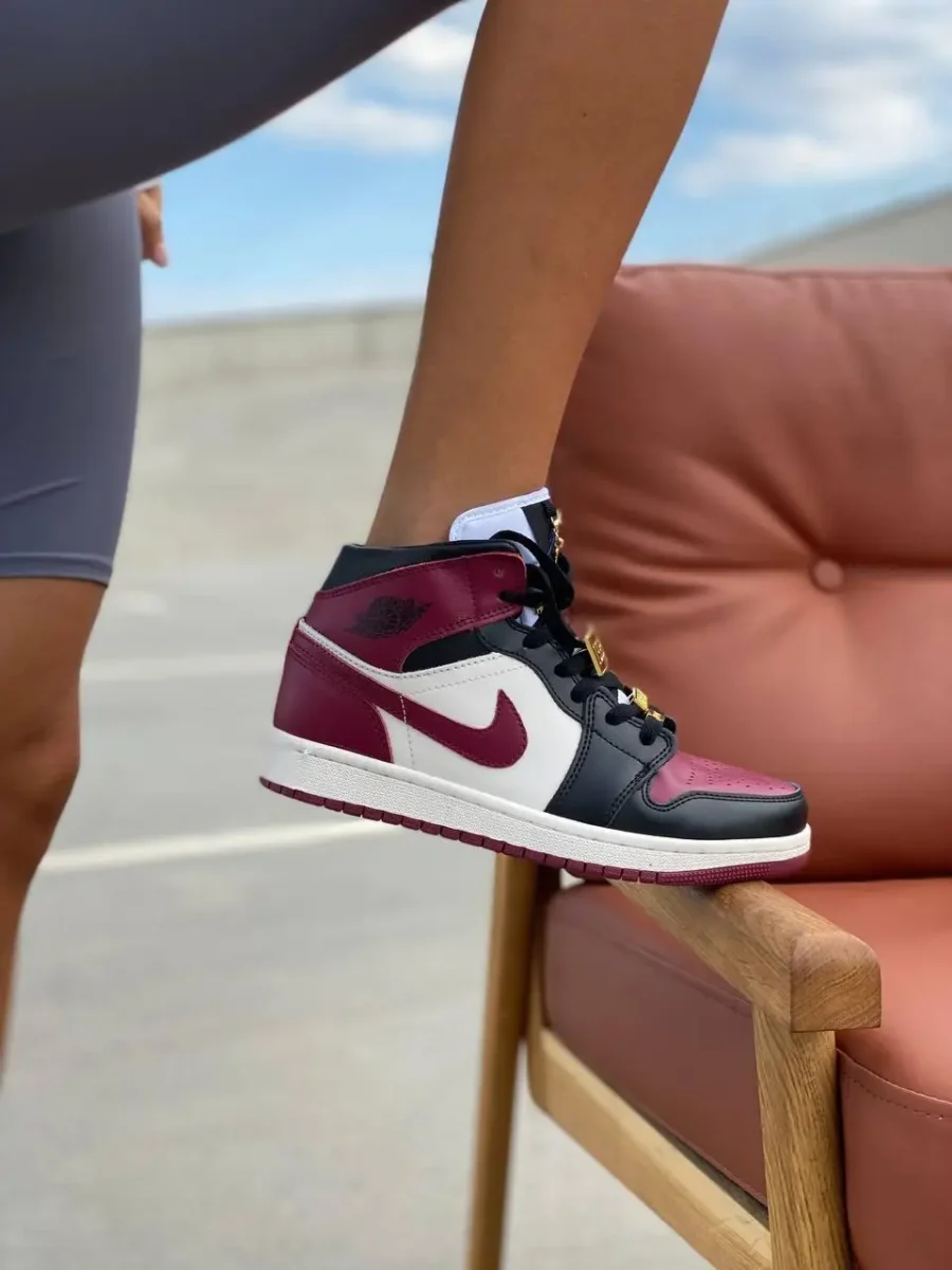 Nike Air Jordan 1 Mid SE Black Dark Beetroot