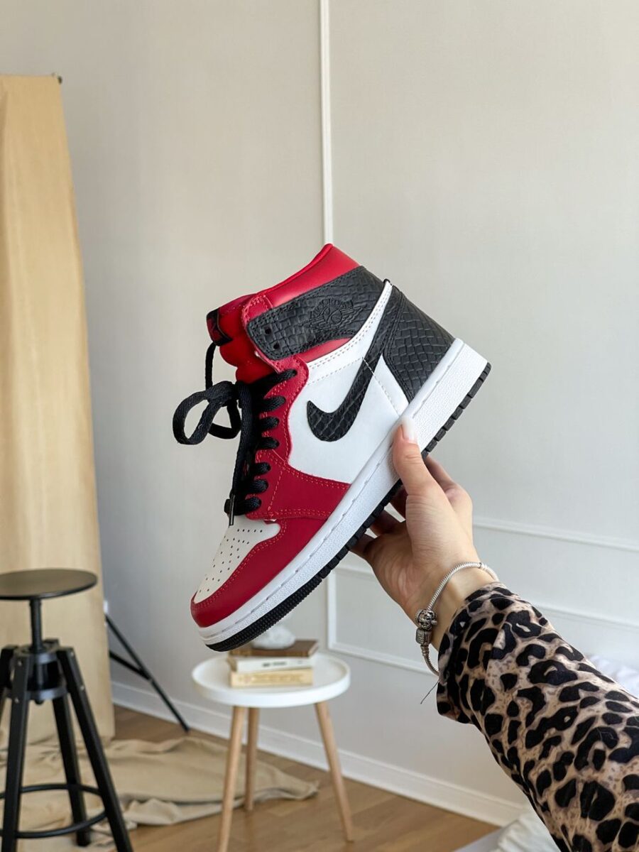 Nike Air Jordan 1 Retro High Satin Snake Chicago