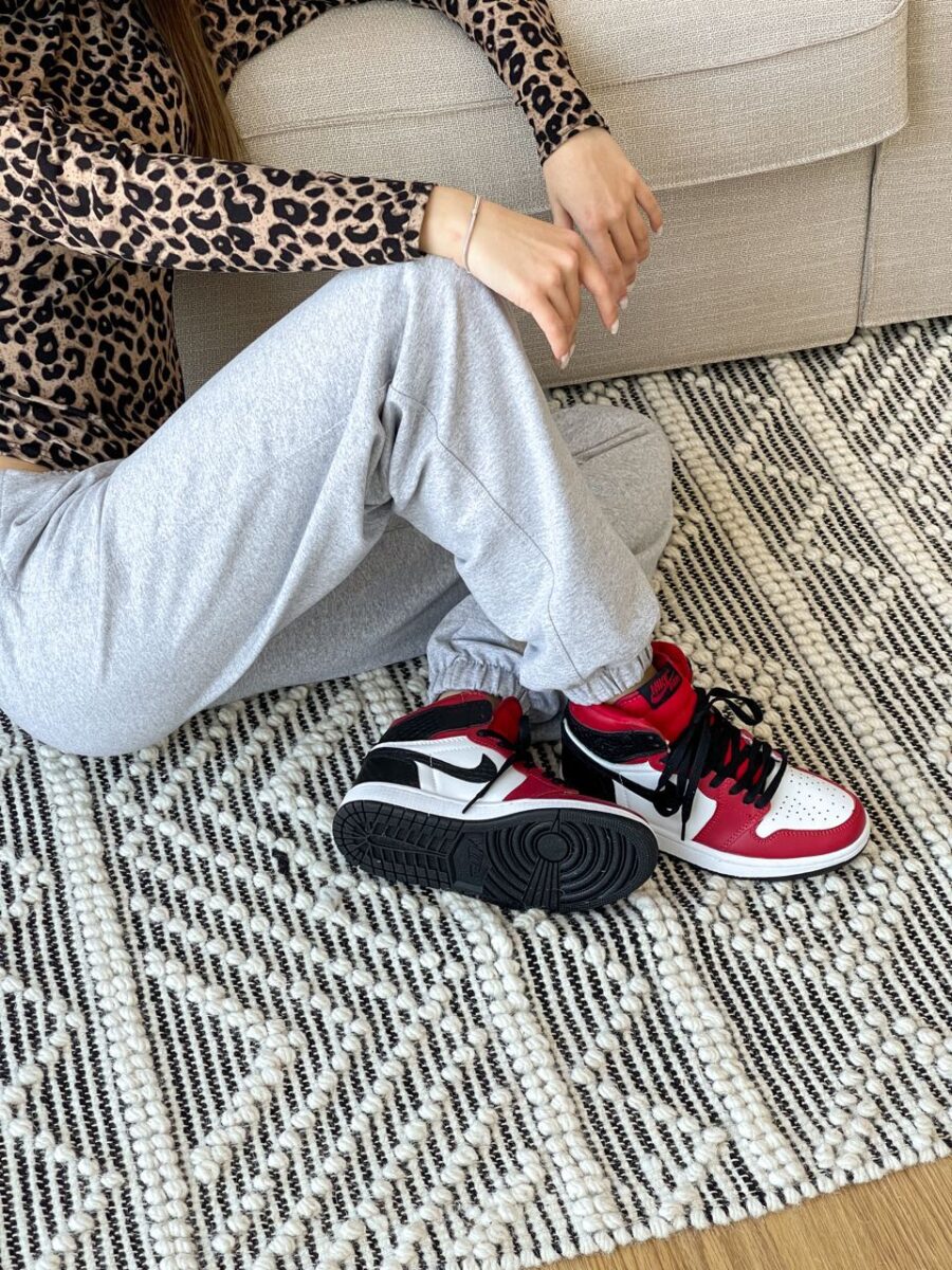 Nike Air Jordan 1 Retro High Satin Snake Chicago