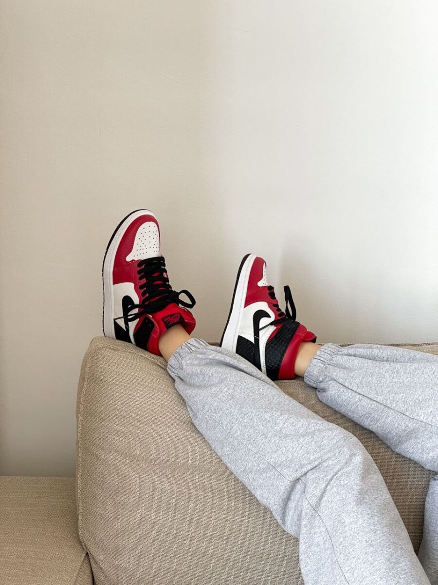 Nike Air Jordan 1 Retro High Satin Snake Chicago