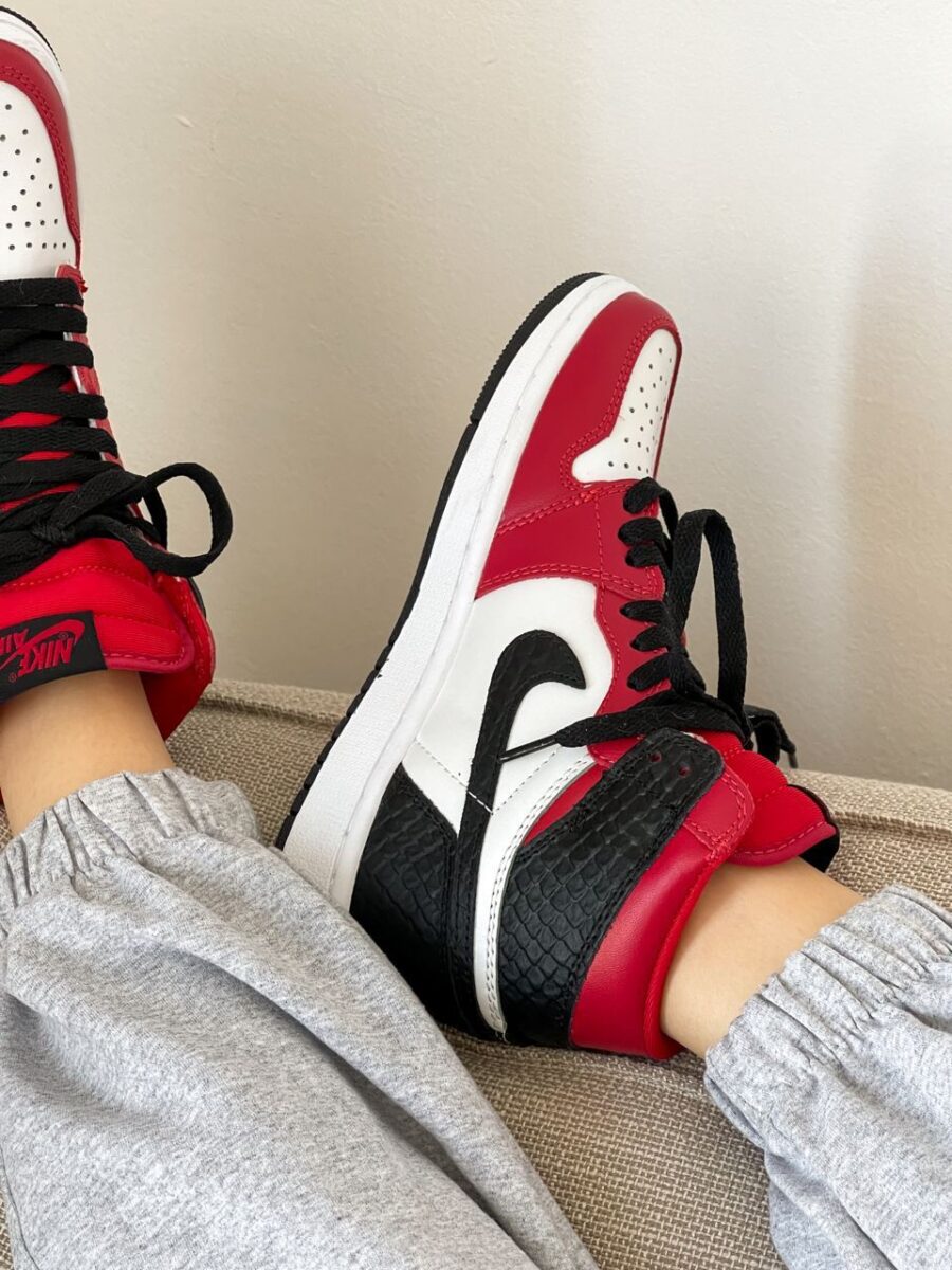 Nike Air Jordan 1 Retro High Satin Snake Chicago