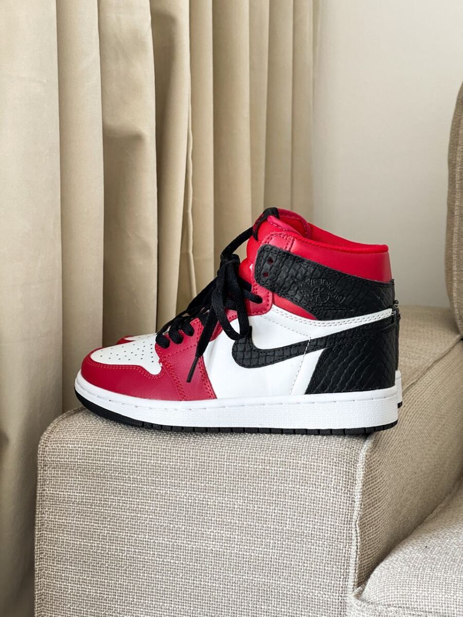 Nike Air Jordan 1 Retro High Satin Snake Chicago