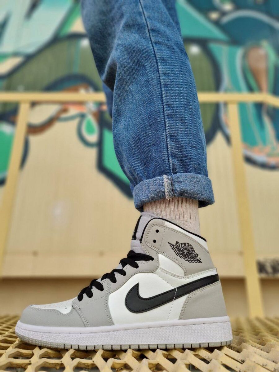 Nike Air Jordan 1 Retro Mid “Smoke Grey”