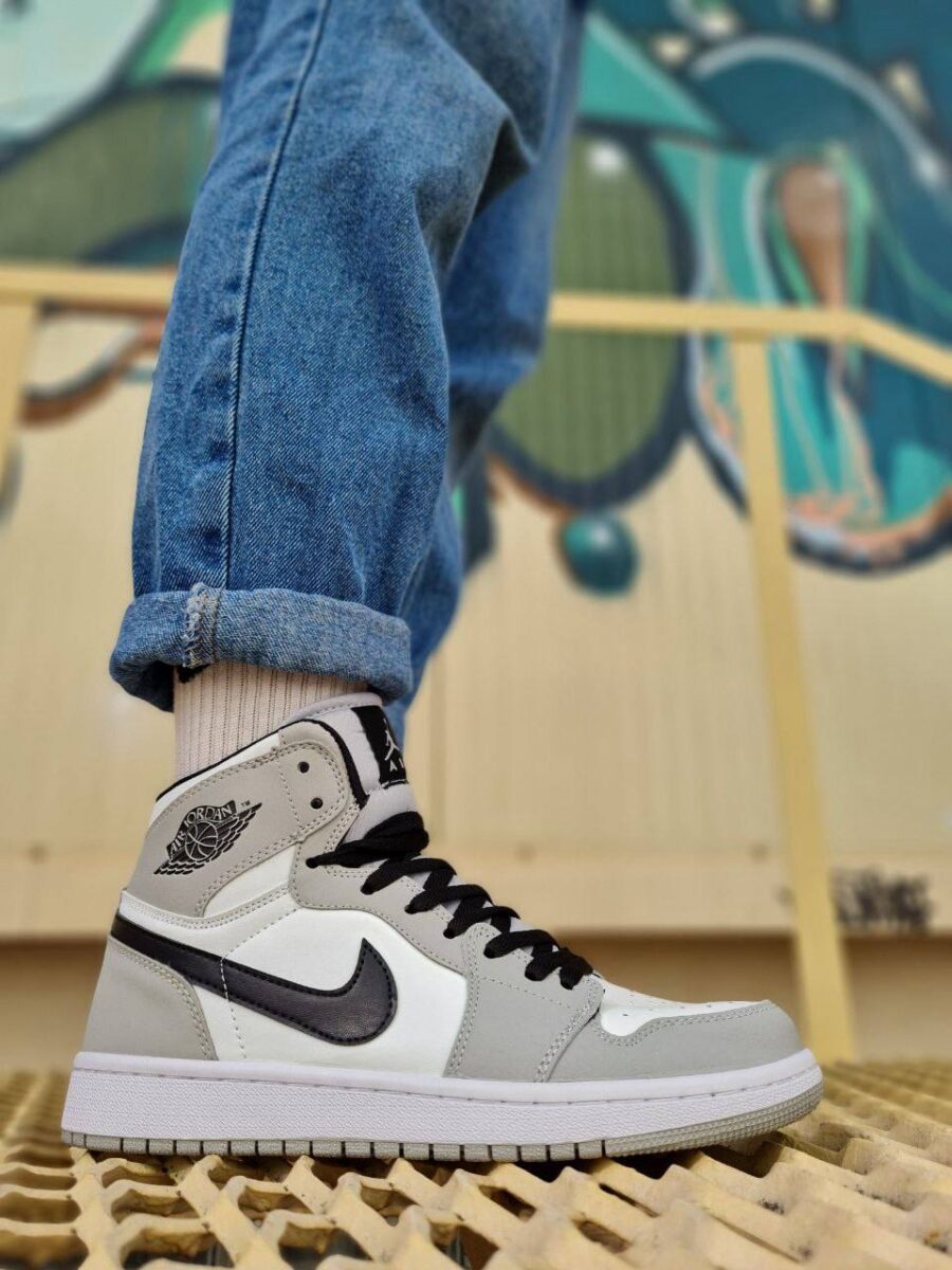 Nike Air Jordan 1 Retro Mid “Smoke Grey”