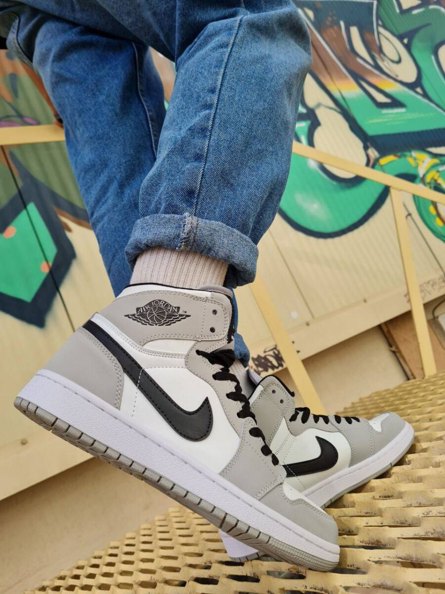 Nike Air Jordan 1 Retro Mid “Smoke Grey”