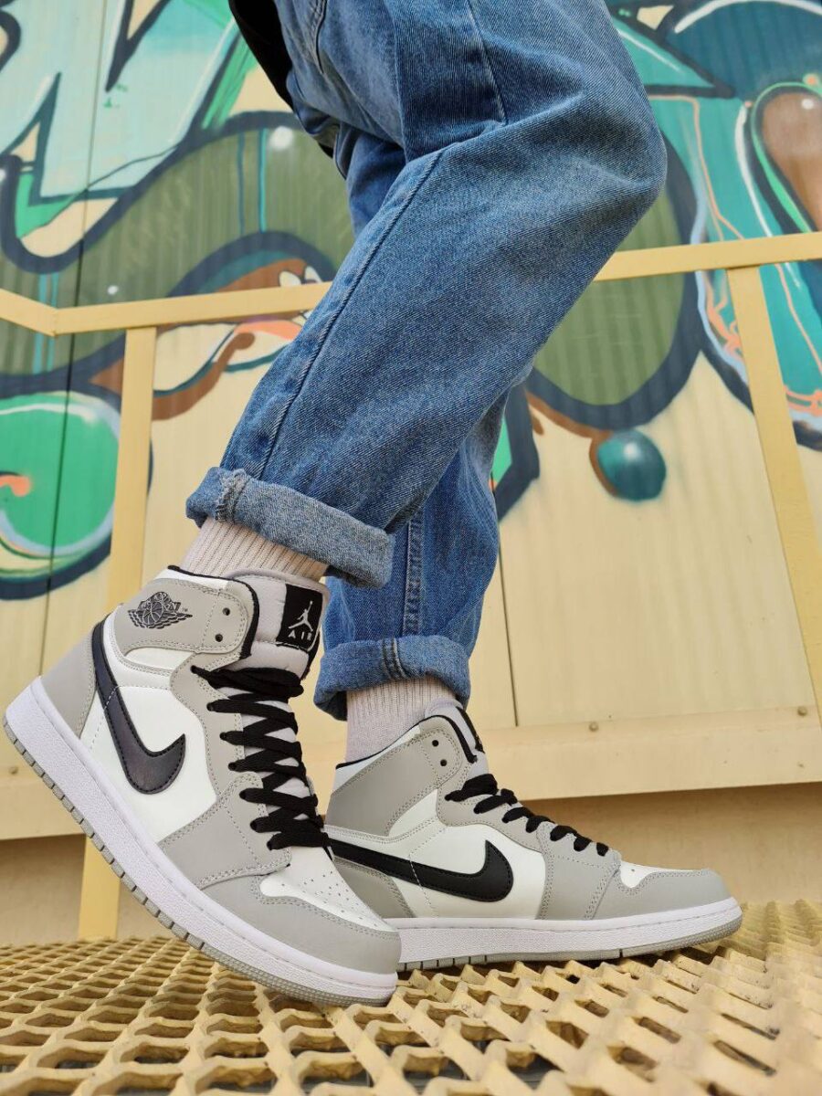 Nike Air Jordan 1 Retro Mid “Smoke Grey”
