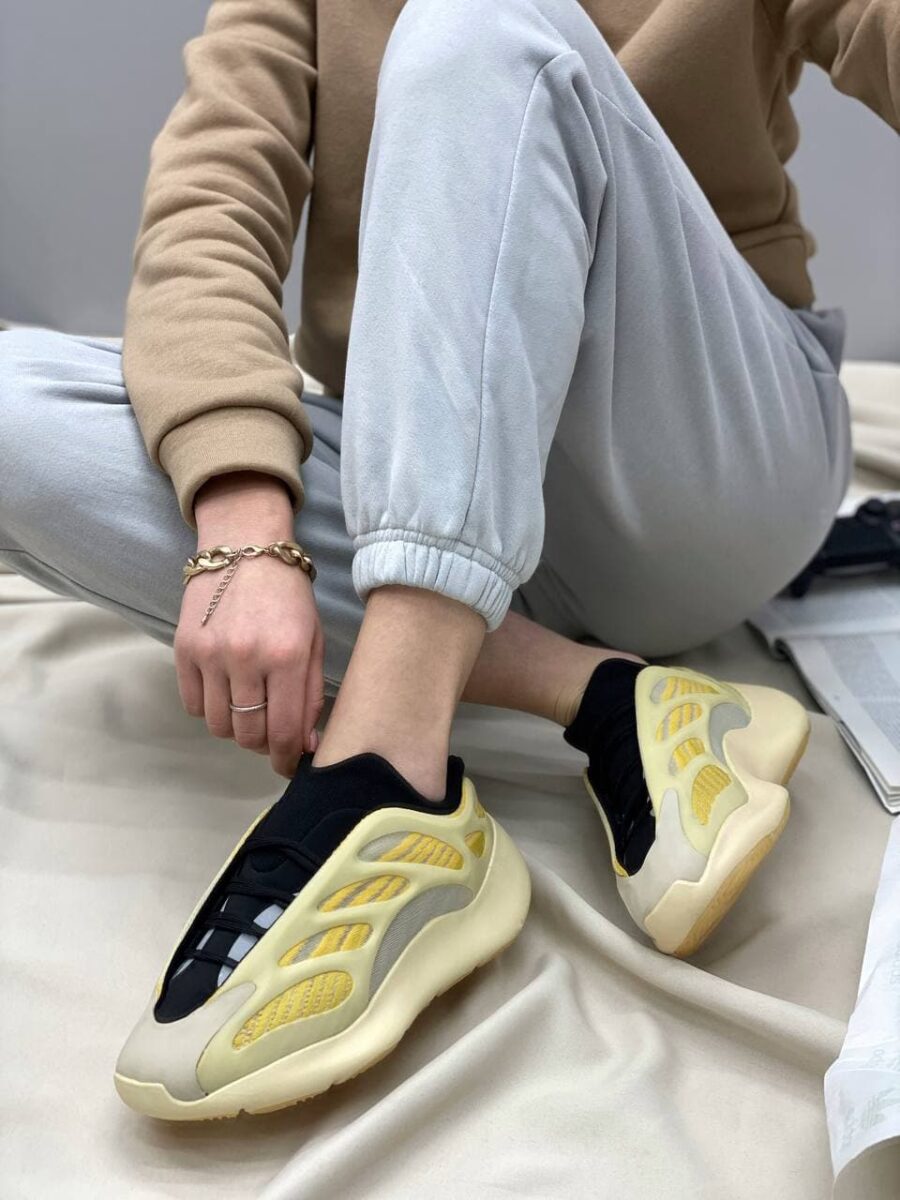 Adidas Yeezy Boost 700 V3 "Safflower"