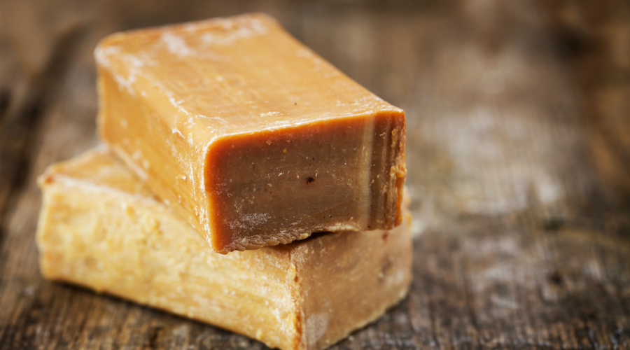 Как предотвратить загрязнение белых кроссовок?