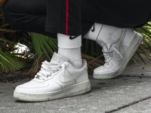 Как почистить белые кроссовки