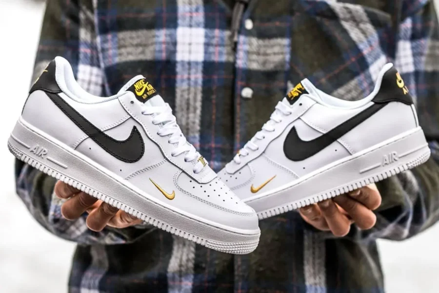 Nike Air Force 1 07 Essential White Black Gold