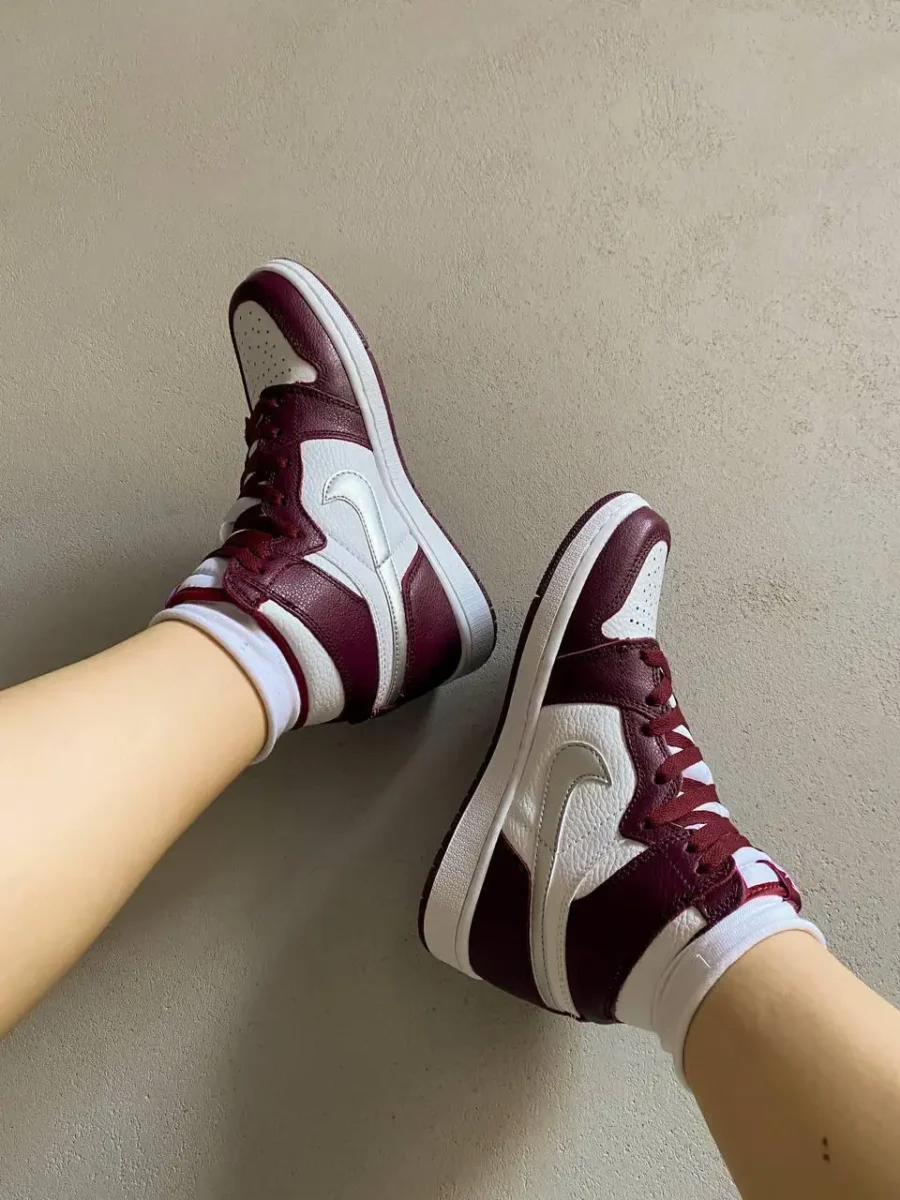 Nike Air Jordan 1 High OG GS Bordeaux