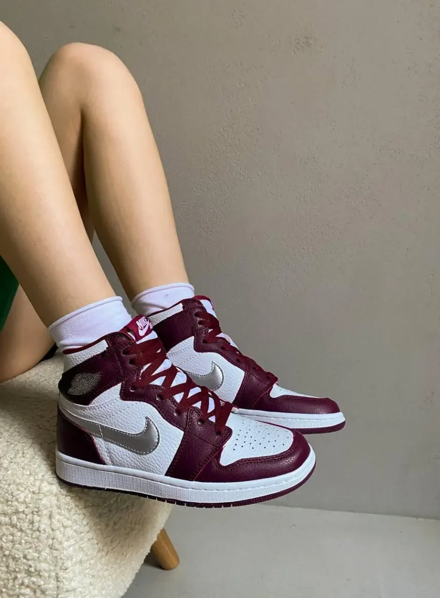 Nike Air Jordan 1 High OG GS Bordeaux