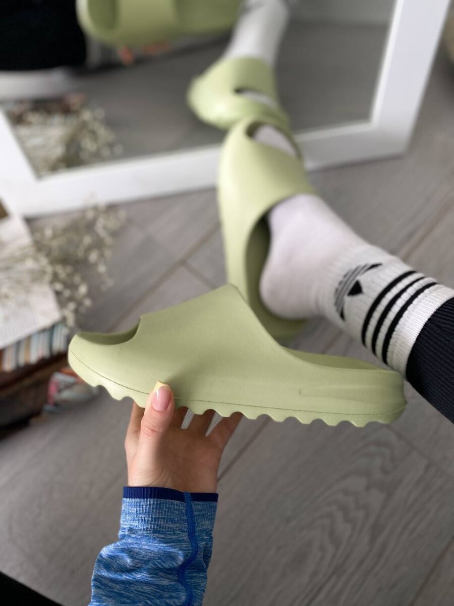 Adidas Yeezy Slide "Resin"