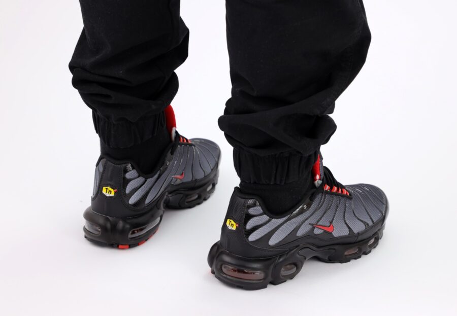 Nike Air Max Plus TN "Black/University Red - Wolf Grey"