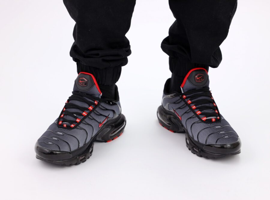 Nike Air Max Plus TN "Black/University Red - Wolf Grey"