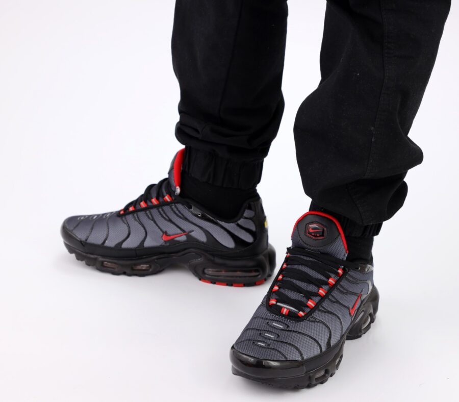 Nike Air Max Plus TN "Black/University Red - Wolf Grey"