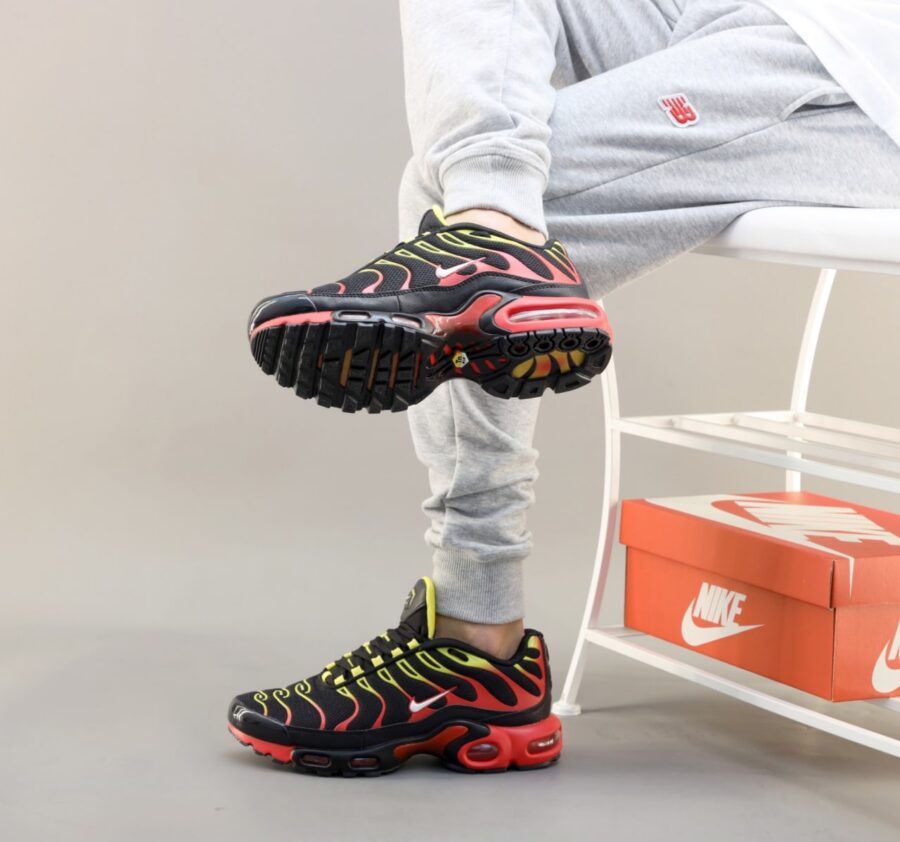 Nike Air Max Plus TN Gradient "Black/Red/Yellow"