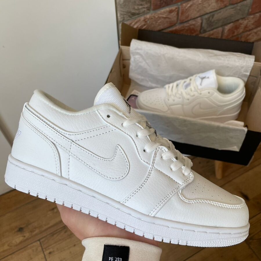 Nike Air Jordan 1 Low Triple White
