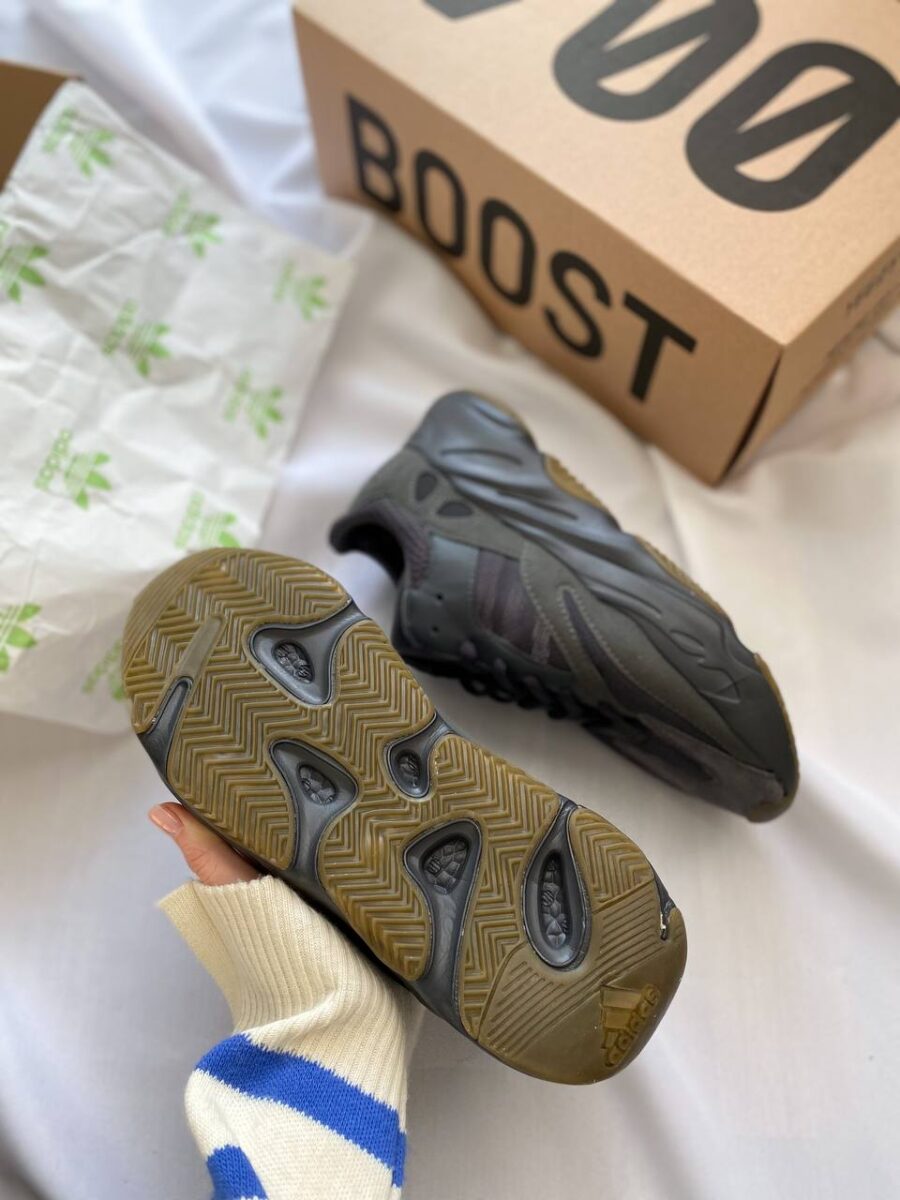 Adidas Yeezy Boost 700 "Utility Black"