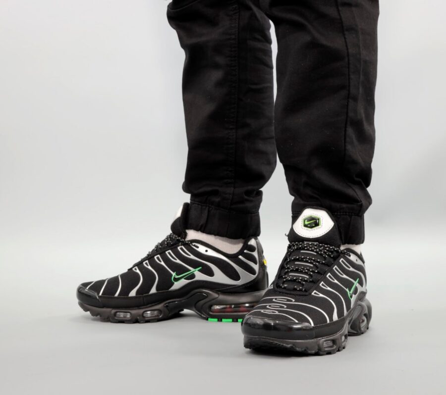 Кроссовки Nike Air Max Plus TN "Black/Silver/Green Strike"