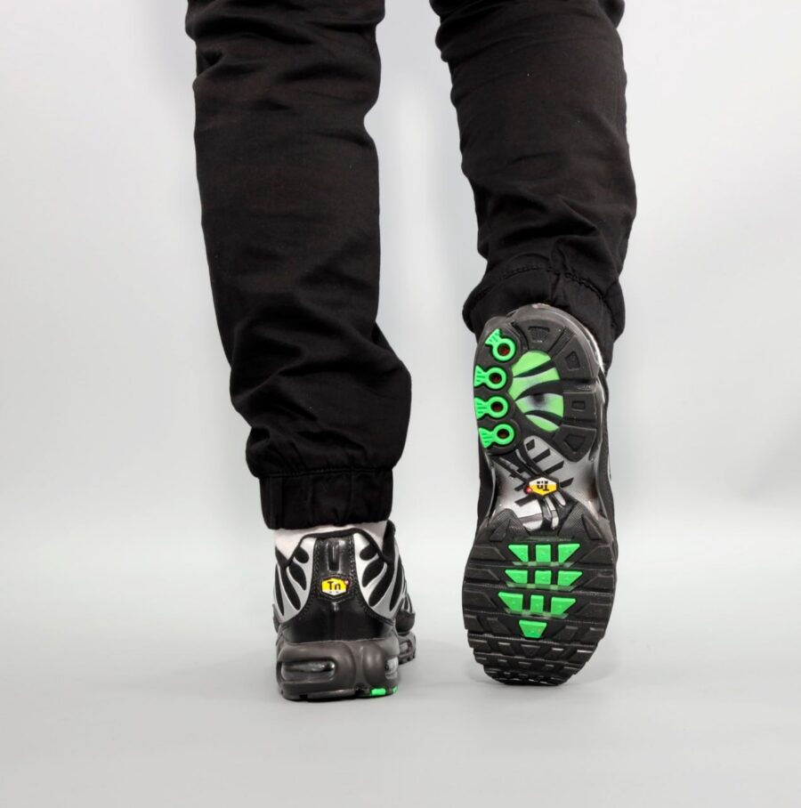 Кроссовки Nike Air Max Plus TN "Black/Silver/Green Strike"