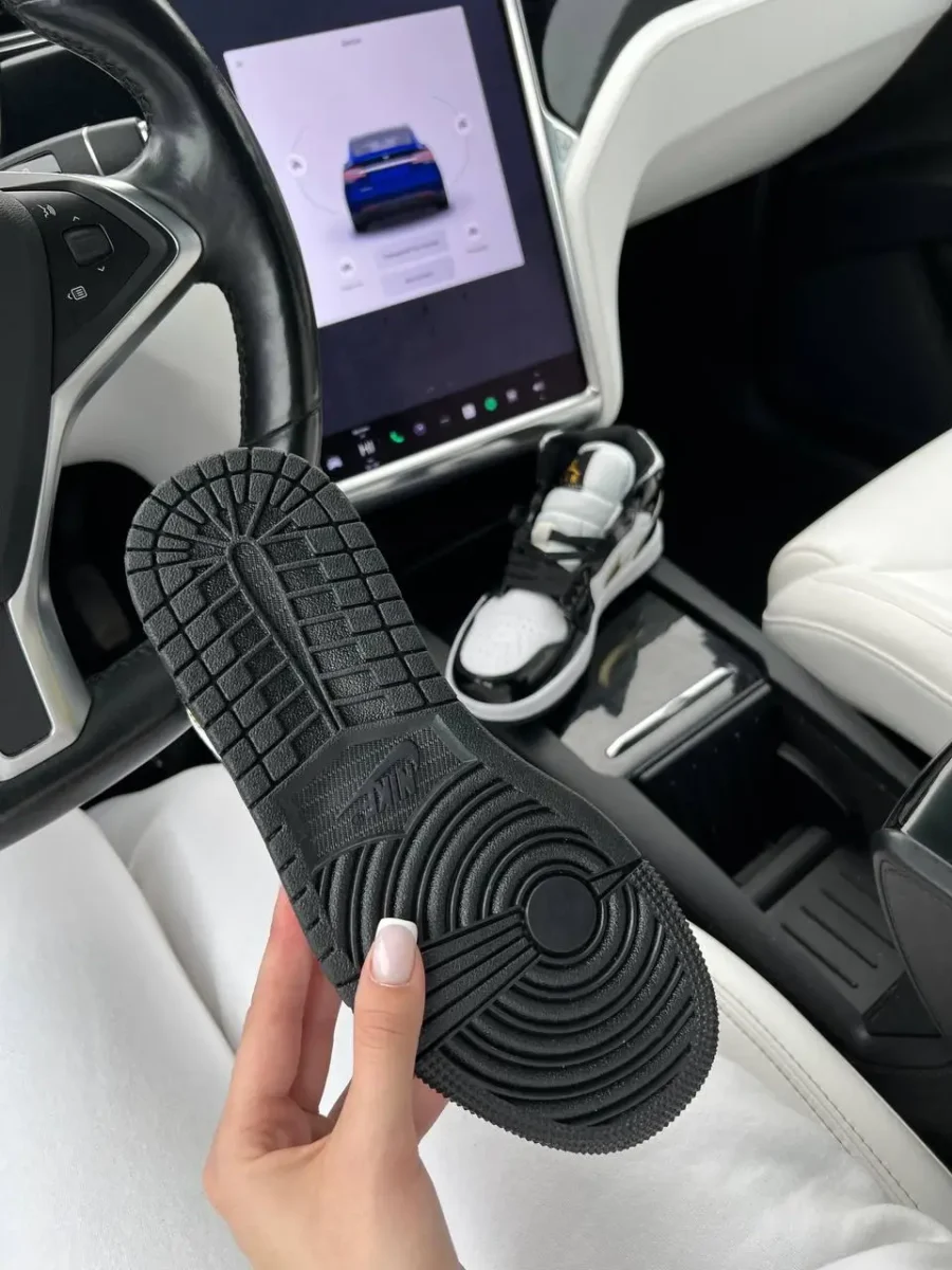 Nike Air Jordan 1 Mid Patent Golden Black