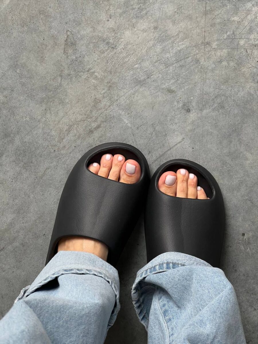 Adidas Yeezy Slide Black 1