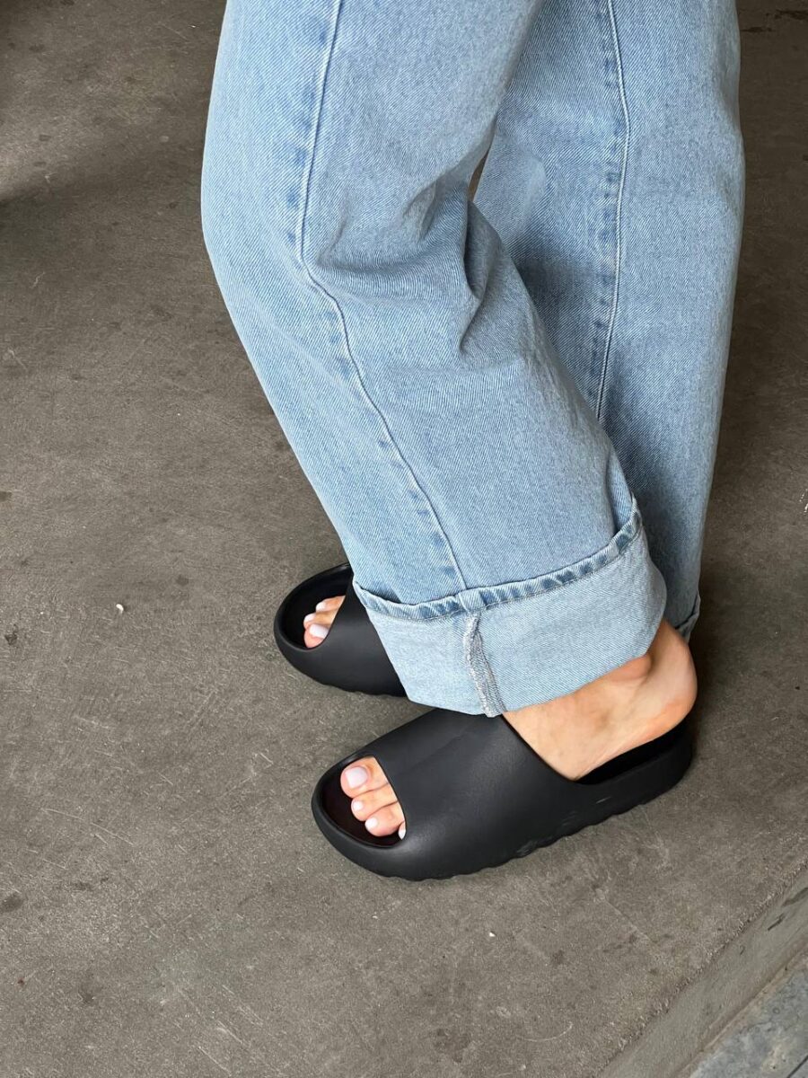Adidas Yeezy Slide Black 3
