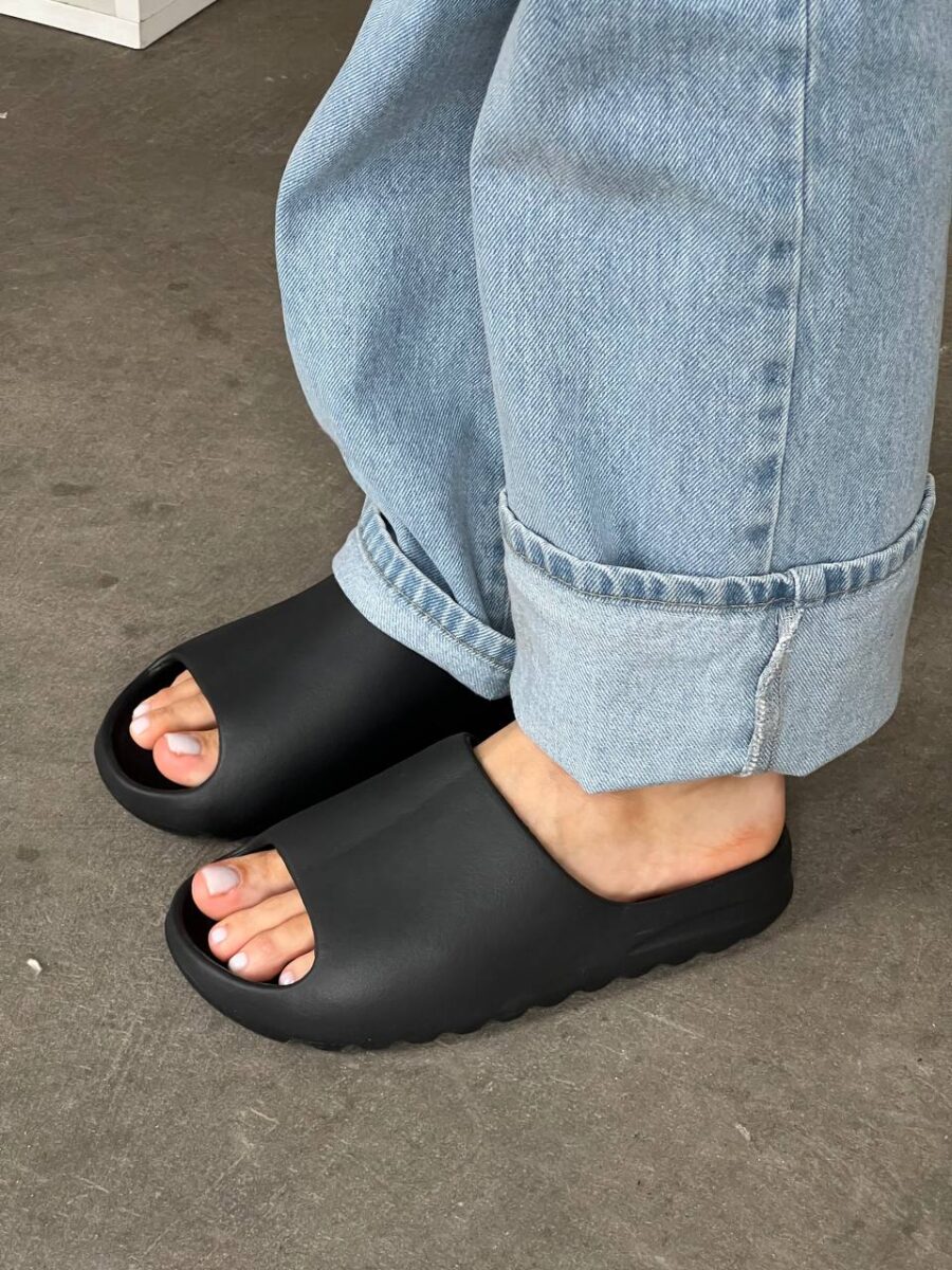 Adidas Yeezy Slide Black 6