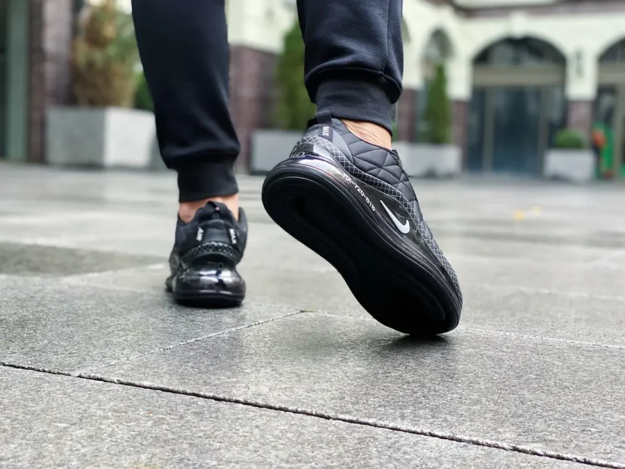Nike Air Max 720-818 Black