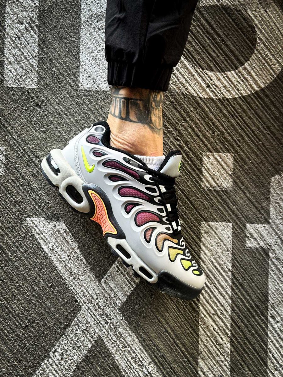 Nike Air Max Plus Drift Light Silver Barely Volt FD4290-009