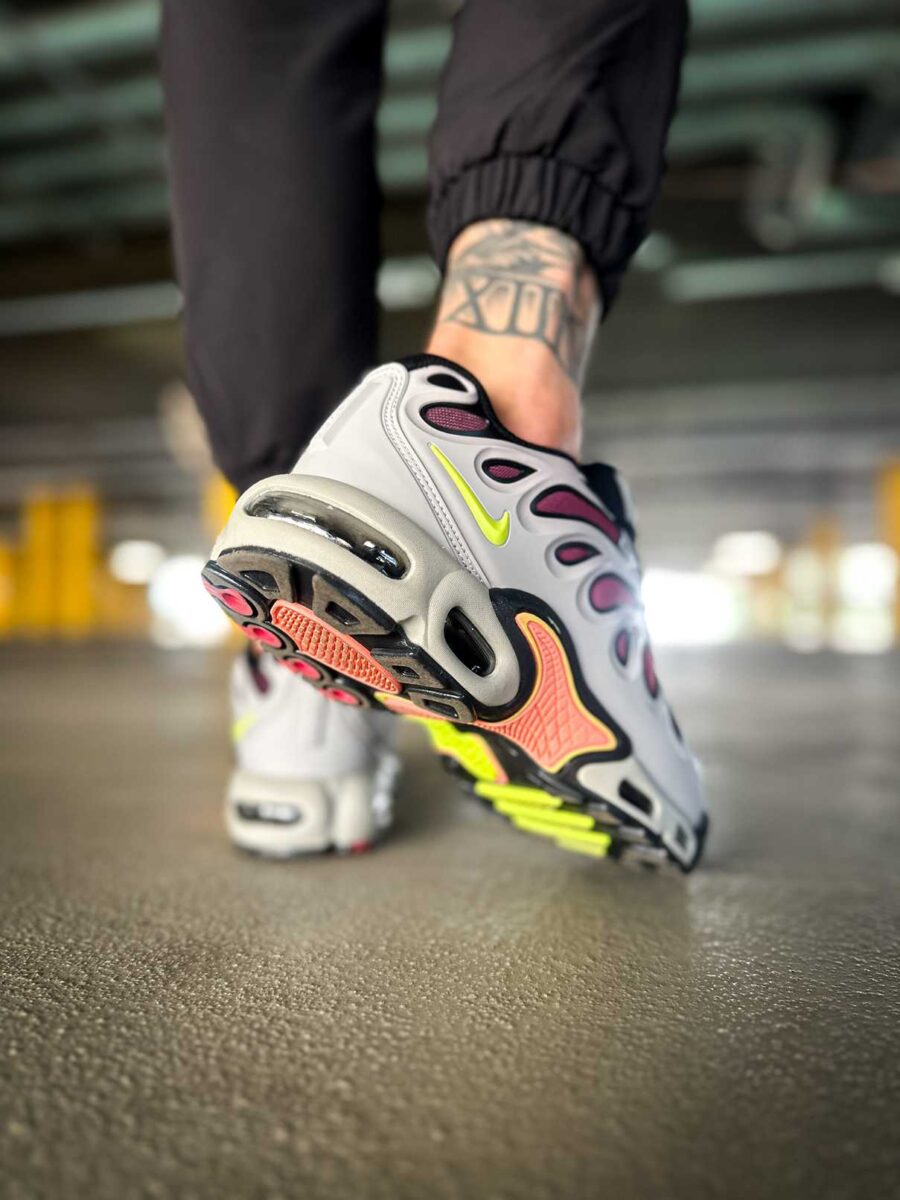 Nike Air Max Plus Drift Light Silver Barely Volt FD4290-009