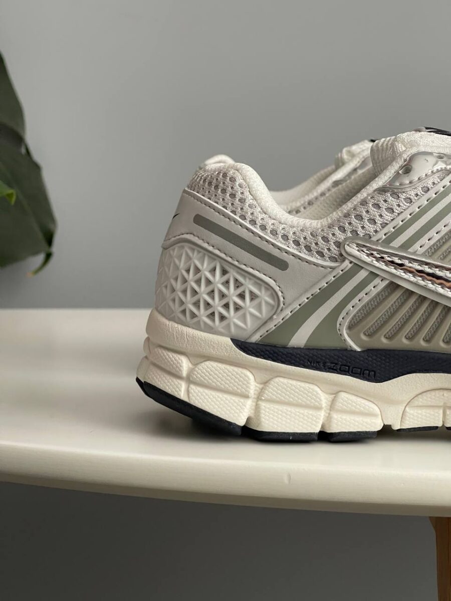 Nike Air Zoom Vomero 5 Photon Dust FD0884-025 1
