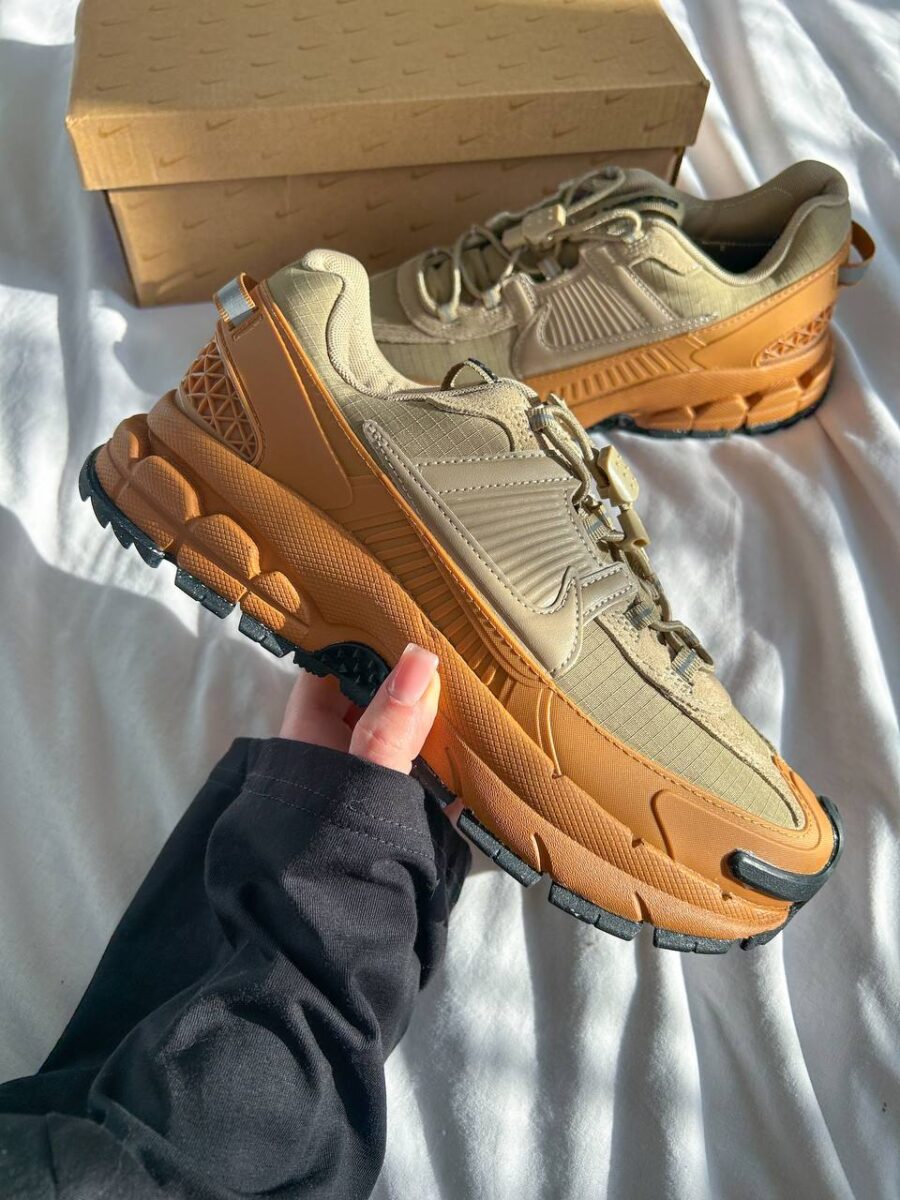 Nike Air Zoom Vomero Roam Flax HQ2181-200