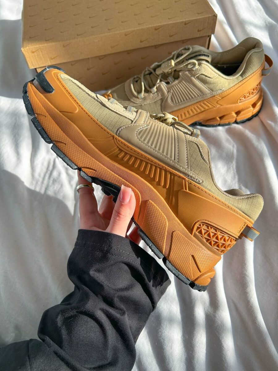 Nike Air Zoom Vomero Roam Flax HQ2181-200