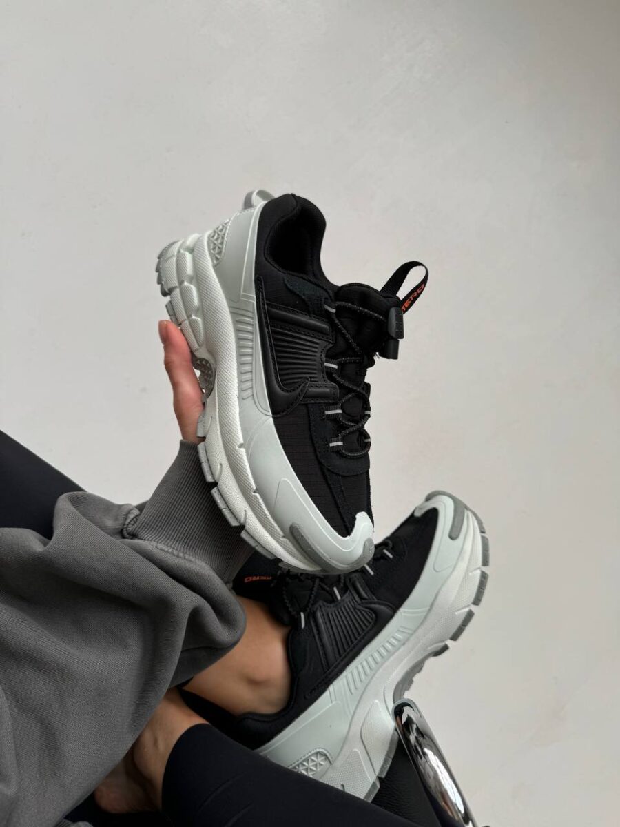 Nike Zoom Vomero Roam Black Light Silver FV2295-001