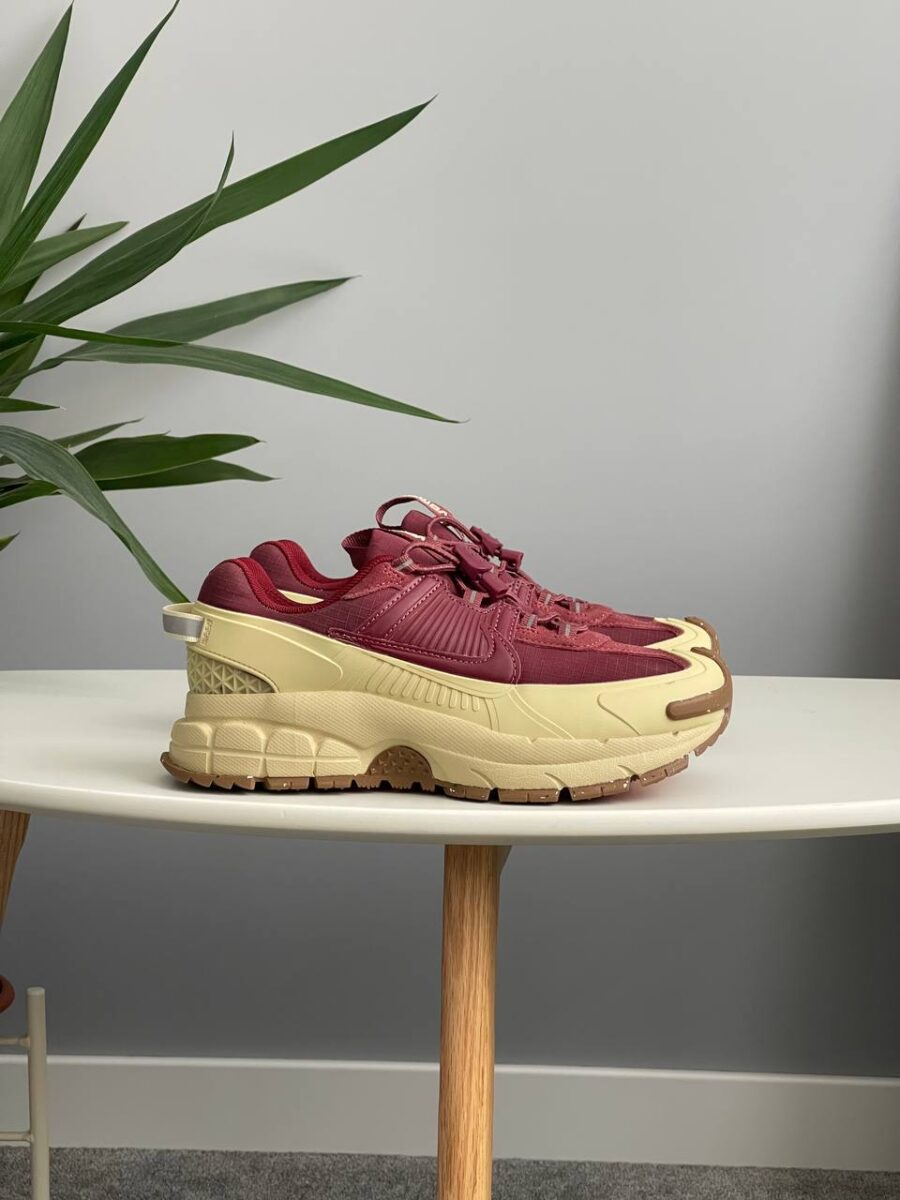 Nike Zoom Vomero Roam Team Red Gold HQ2181-700