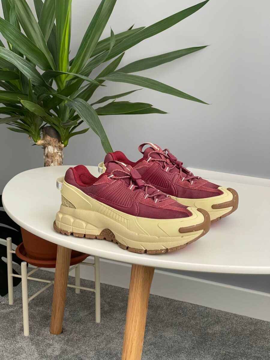 Nike Zoom Vomero Roam Team Red Gold HQ2181-700